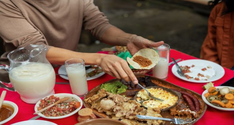 Tamang Kain sa Kapaskuhan: Tips for Balanced Holiday Eating